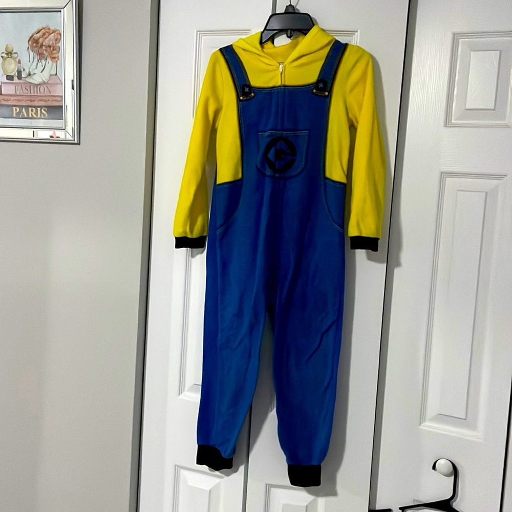 Minions Onesie- like new